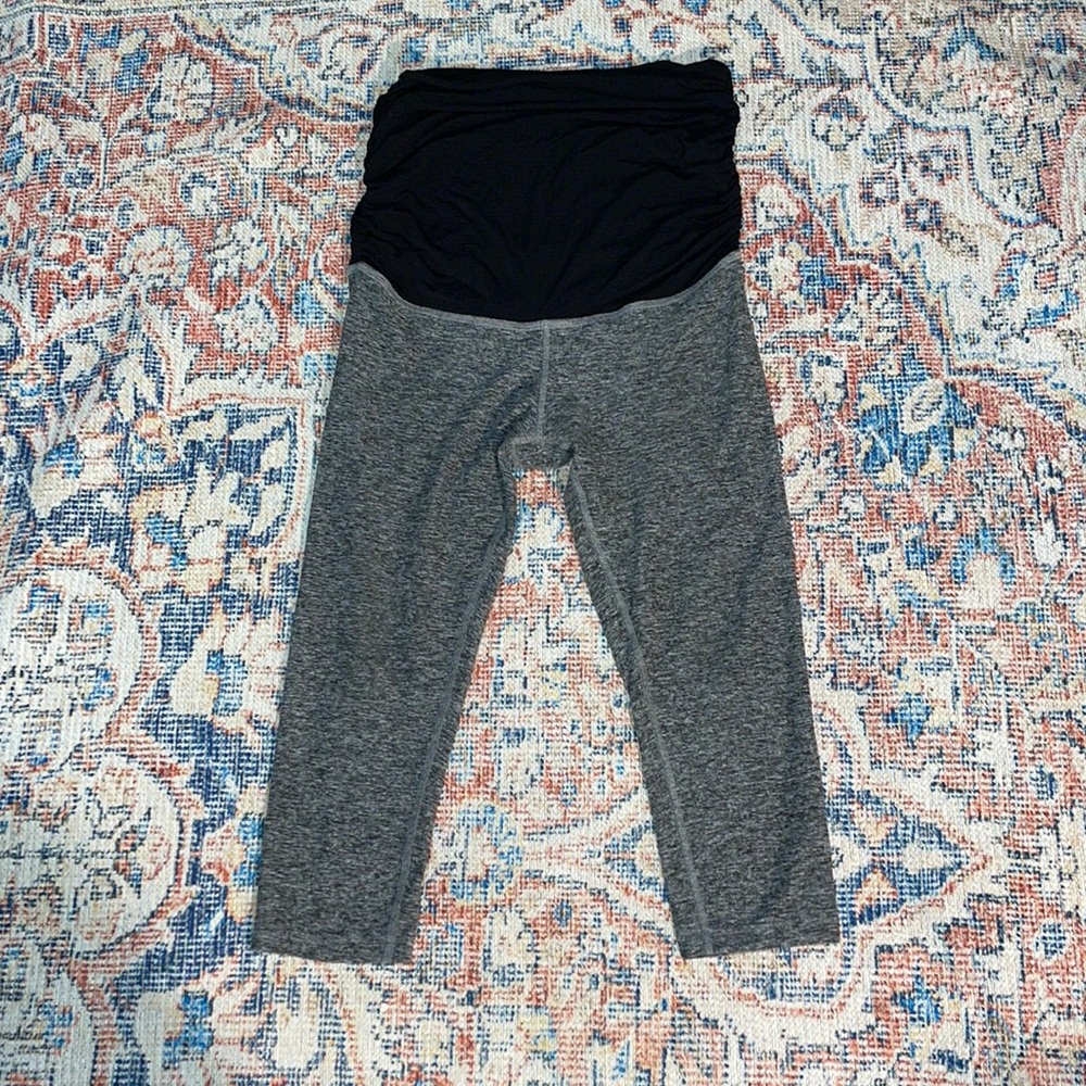 Beyond the Bump by Beyond Yoga Gray Spacedye Maternity Leggings SZ M VGUC